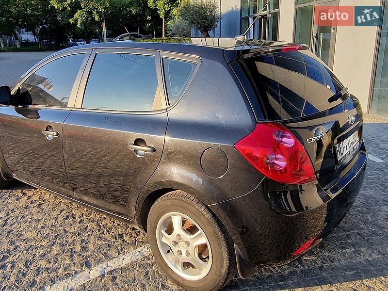 Хетчбек Kia Ceed 2008 в Ужгороді