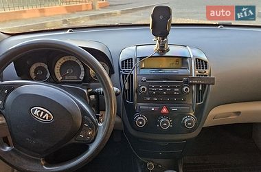 Хетчбек Kia Ceed 2008 в Ужгороді