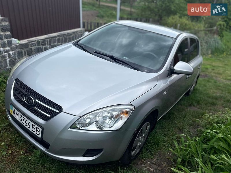 Хетчбек Kia Ceed 2008 в Новогуйвинське фото 2 Хетчбек Kia Ceed 2008 в Новогуйвинське
