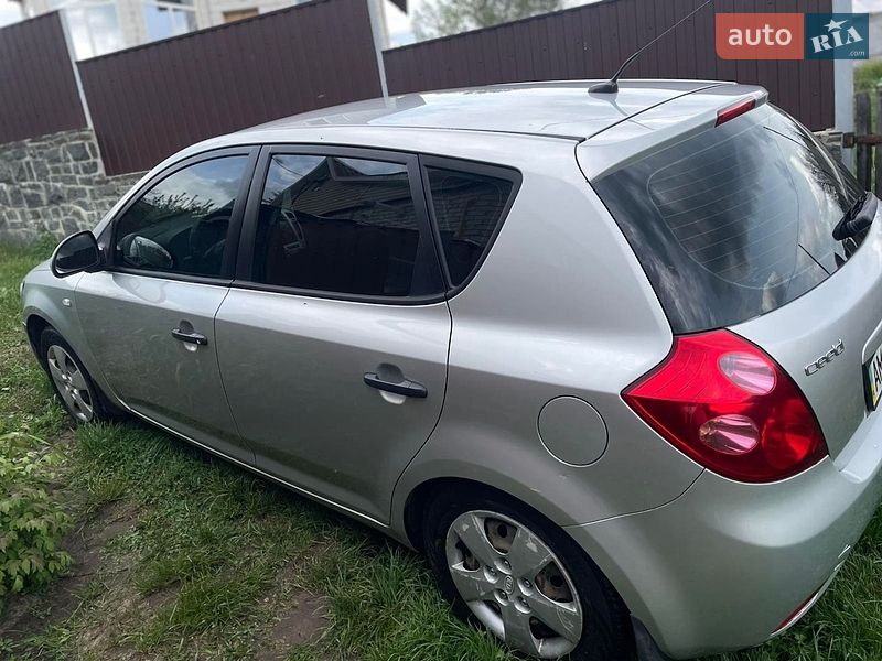 Хетчбек Kia Ceed 2008 в Новогуйвинське фото 3 Хетчбек Kia Ceed 2008 в Новогуйвинське