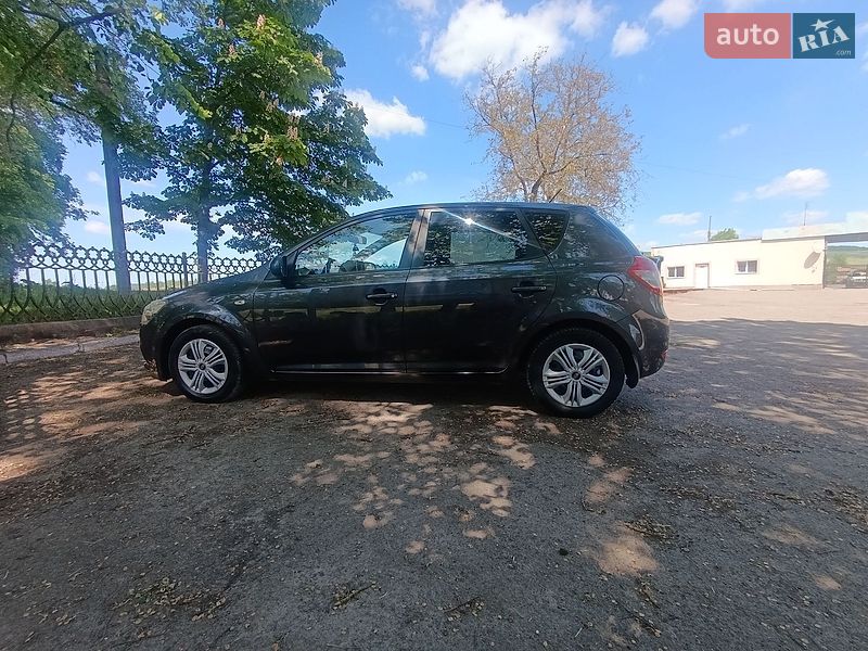 Хэтчбек Kia Ceed 2012 в Рогатине