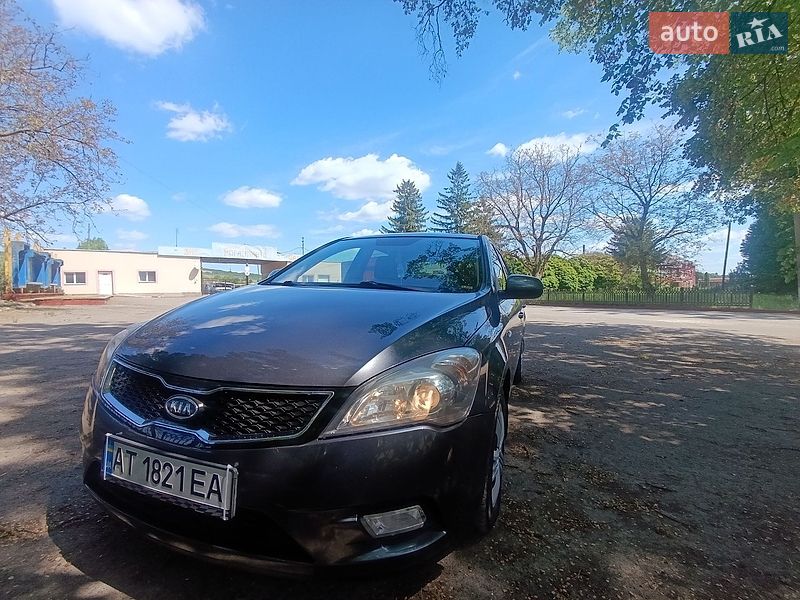 Хэтчбек Kia Ceed 2012 в Рогатине