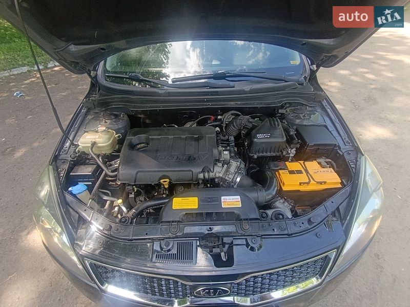 Хэтчбек Kia Ceed 2012 в Рогатине