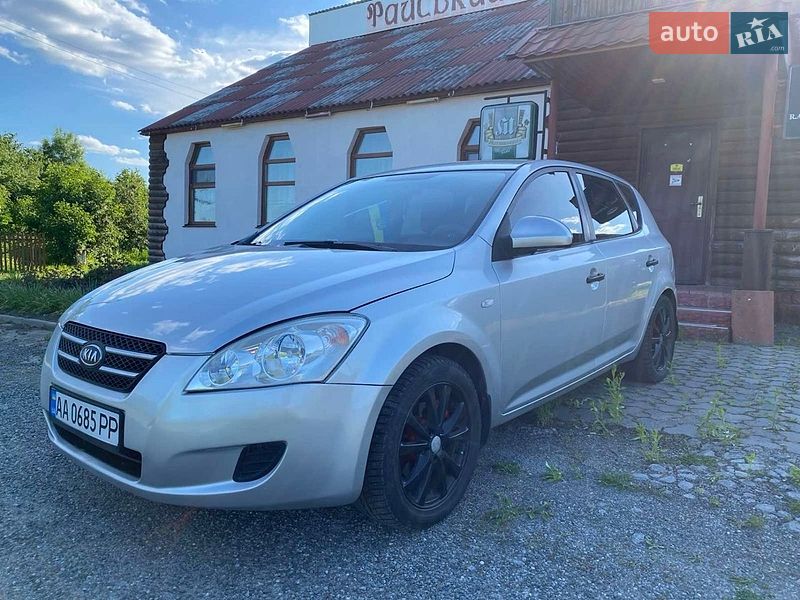 Хэтчбек Kia Ceed 2007 в Ярмолинцах