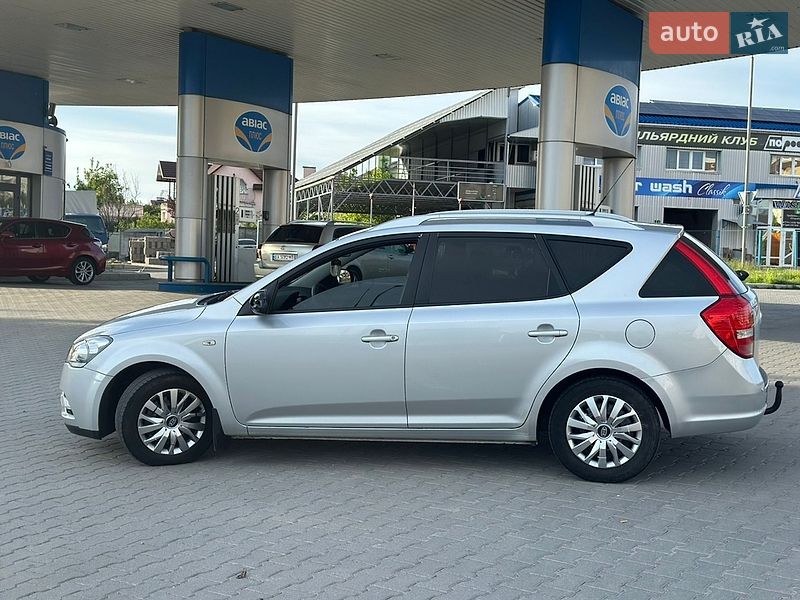Универсал Kia Ceed 2010 в Хмельницком