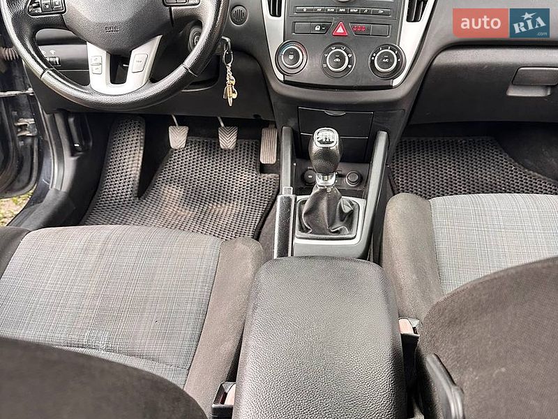 Хэтчбек Kia Ceed 2011 в Днепре