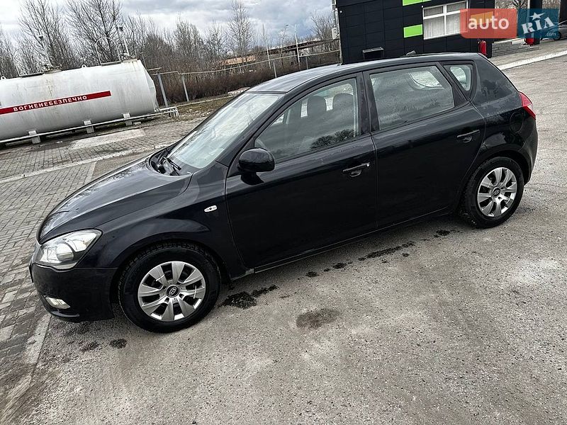 Хэтчбек Kia Ceed 2011 в Днепре