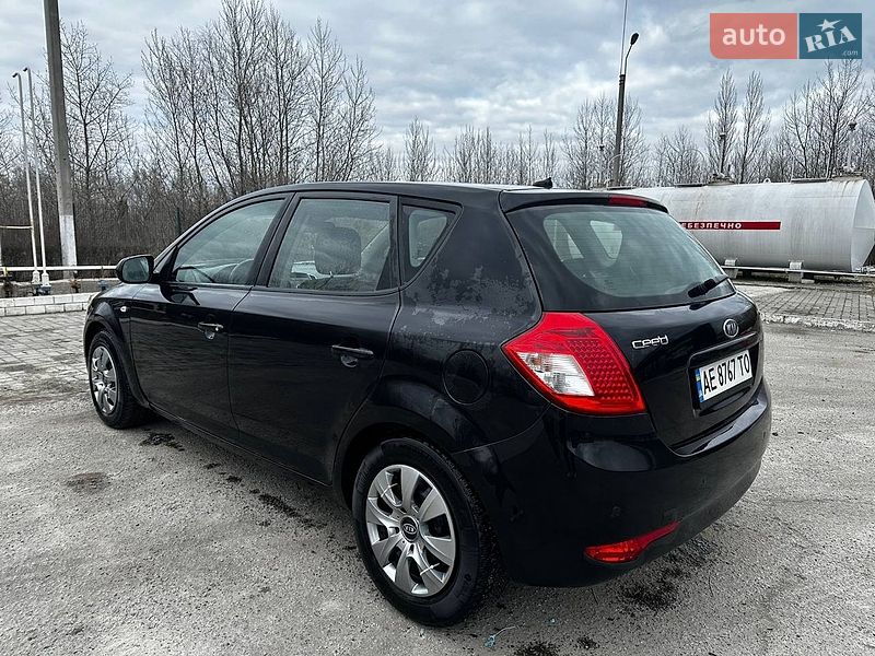 Хэтчбек Kia Ceed 2011 в Днепре
