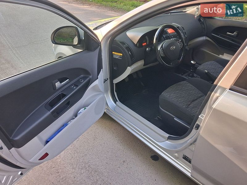 Хэтчбек Kia Ceed 2007 в Первомайске