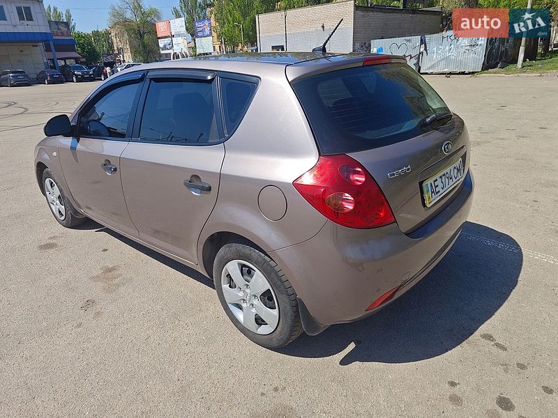 Хэтчбек Kia Ceed 2008 в Кривом Роге