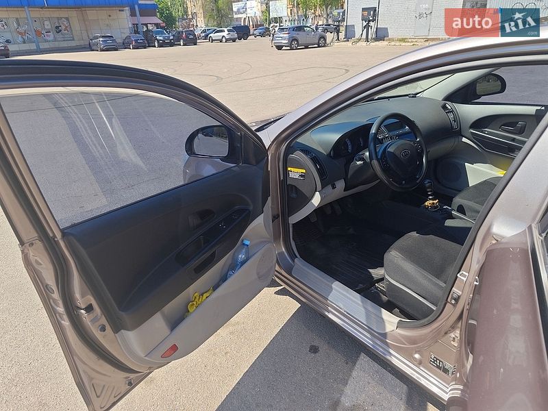 Хэтчбек Kia Ceed 2008 в Кривом Роге