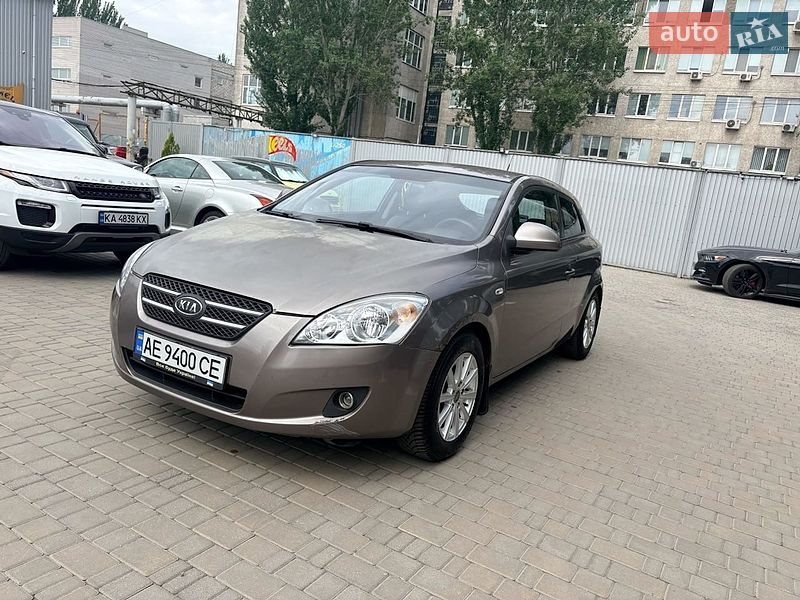 Хэтчбек Kia Ceed 2008 в Днепре