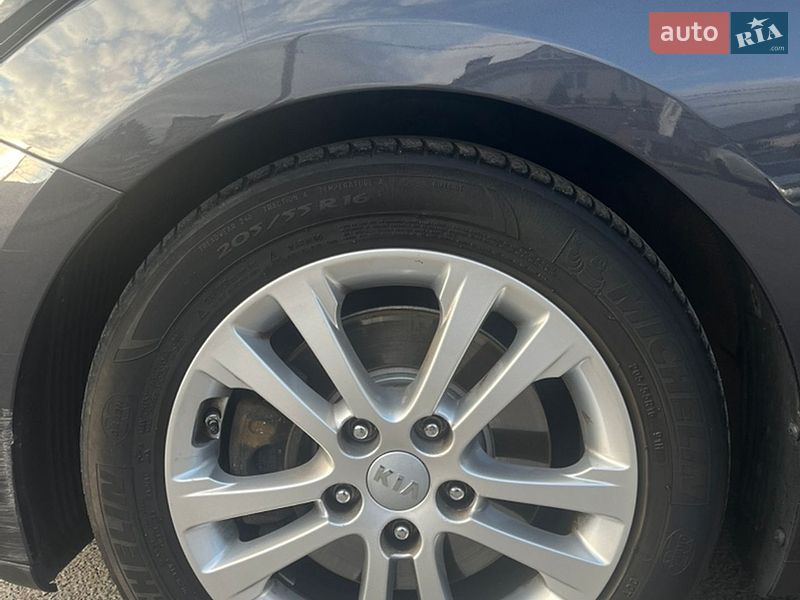 Универсал Kia Ceed 2014 в Ровно