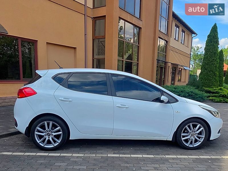 Хэтчбек Kia Ceed 2013 в Берегово