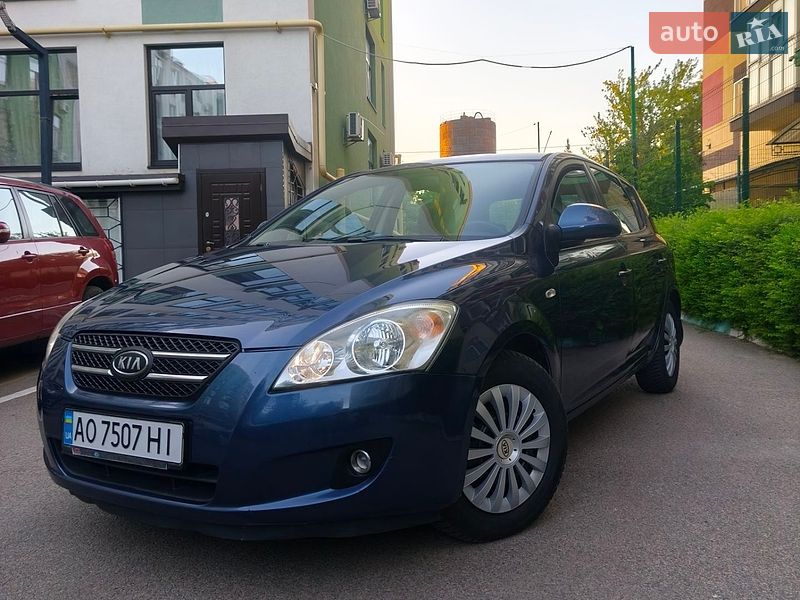 Хэтчбек Kia Ceed 2008 в Киеве