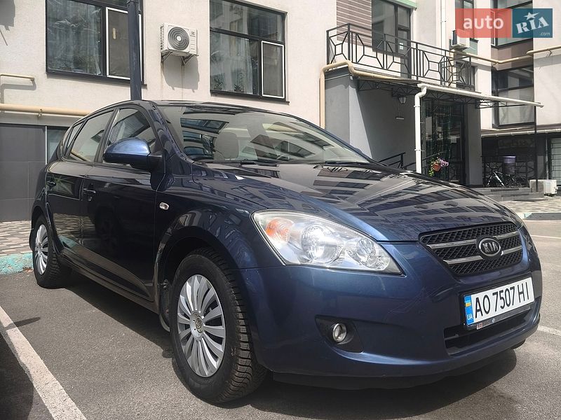Хэтчбек Kia Ceed 2008 в Киеве
