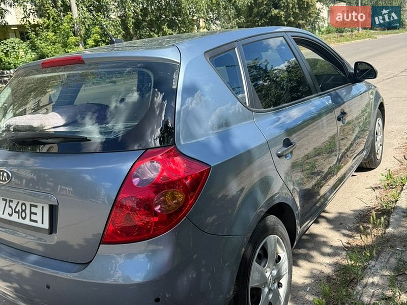 Хэтчбек Kia Ceed 2009 в Сумах
