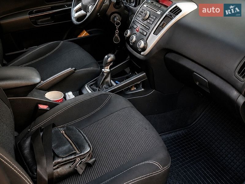 Универсал Kia Ceed 2010 в Краматорске
