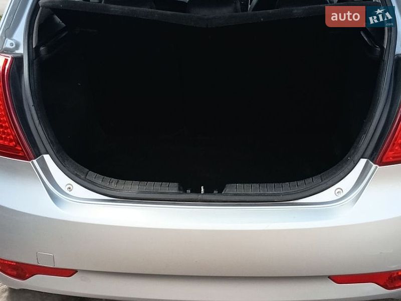 Хэтчбек Kia Ceed 2009 в Коростене
