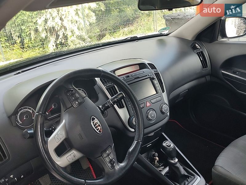 Універсал Kia Ceed 2011 в Кам'янському