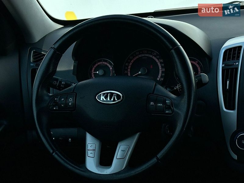 Универсал Kia Ceed 2011 в Луцке