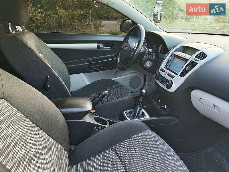 Хэтчбек Kia Ceed 2008 в Николаеве