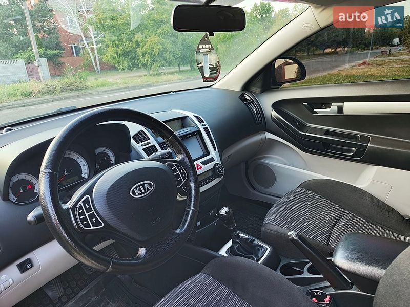 Хэтчбек Kia Ceed 2008 в Николаеве