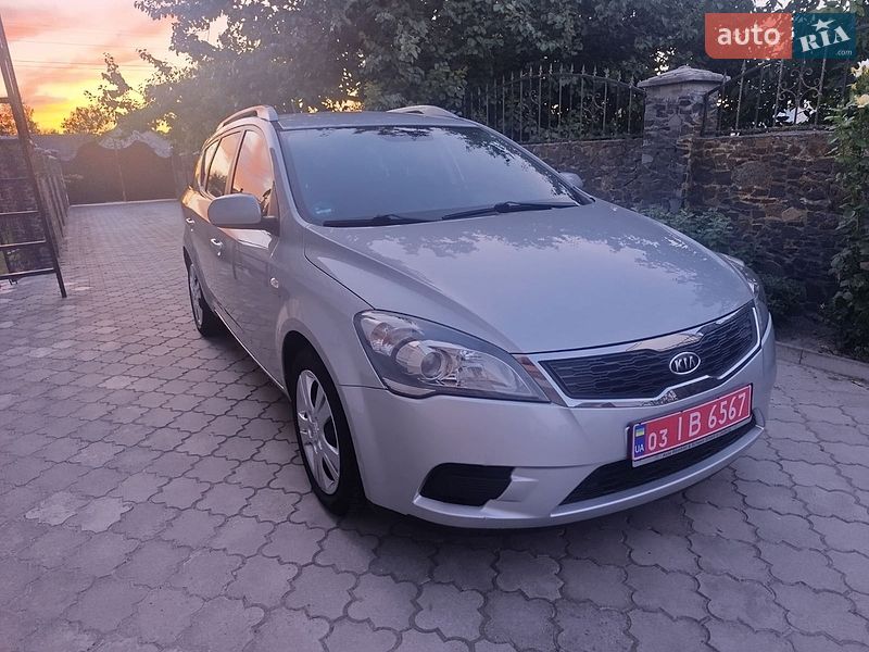 Универсал Kia Ceed 2011 в Луцке