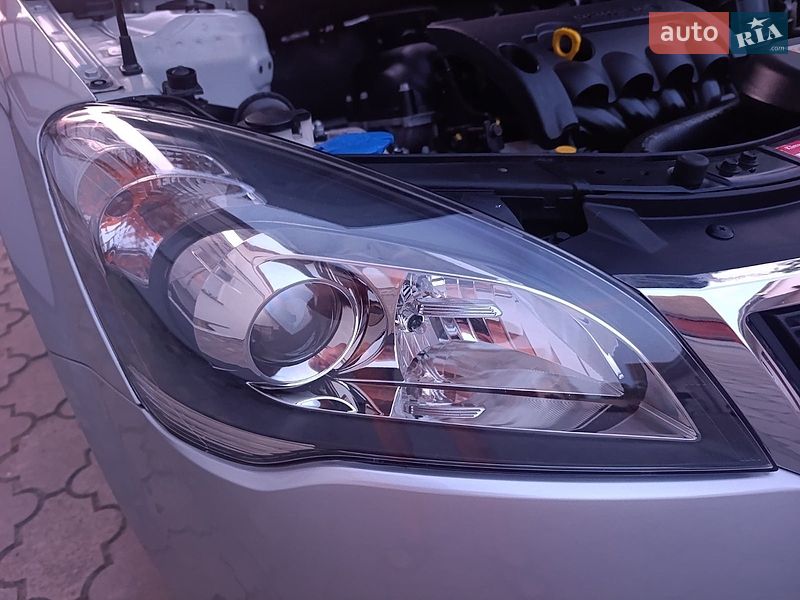 Универсал Kia Ceed 2011 в Луцке