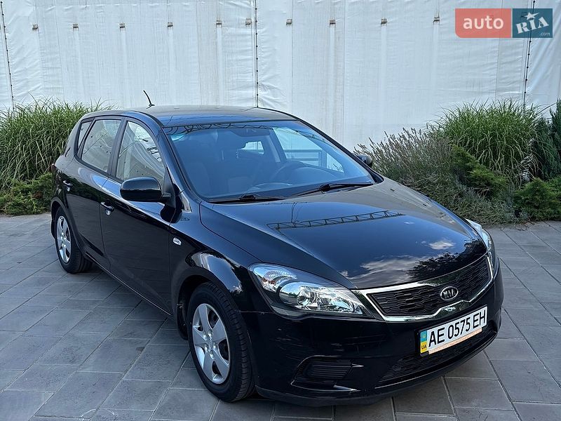 Хетчбек Kia Ceed 2009 в Дніпрі