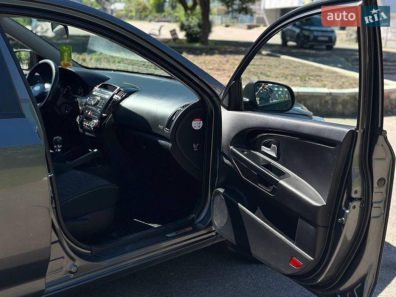 Универсал Kia Ceed 2010 в Николаеве