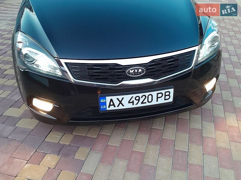 Универсал Kia Ceed 2011 в Краснограде
