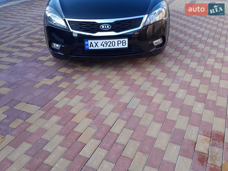 Универсал Kia Ceed 2011 в Краснограде