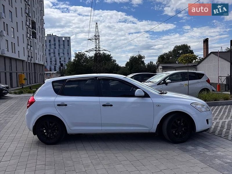 Хэтчбек Kia Ceed 2008 в Львове