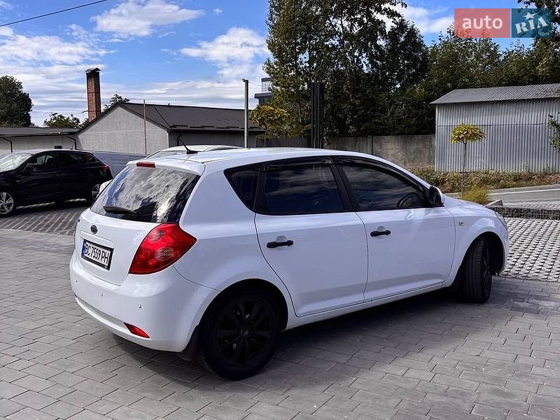 Хэтчбек Kia Ceed 2008 в Львове