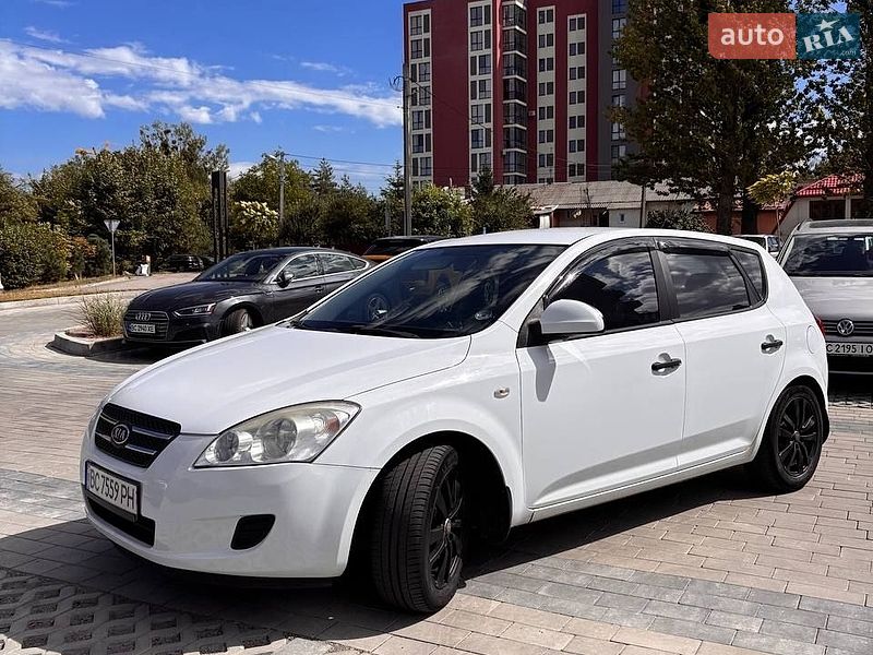 Хэтчбек Kia Ceed 2008 в Львове