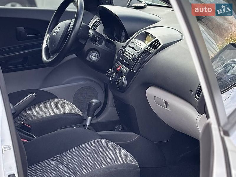 Хэтчбек Kia Ceed 2008 в Львове