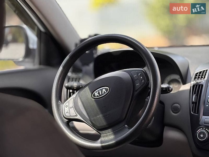 Хэтчбек Kia Ceed 2008 в Львове