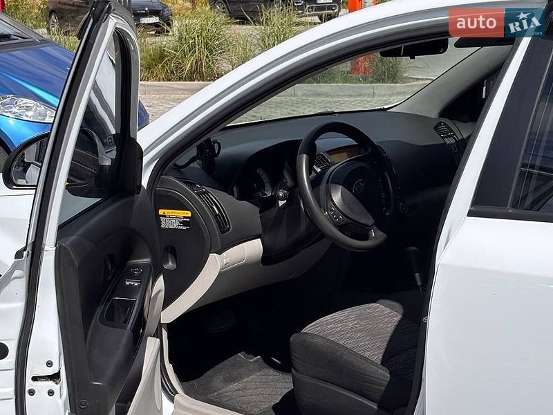 Хэтчбек Kia Ceed 2008 в Львове