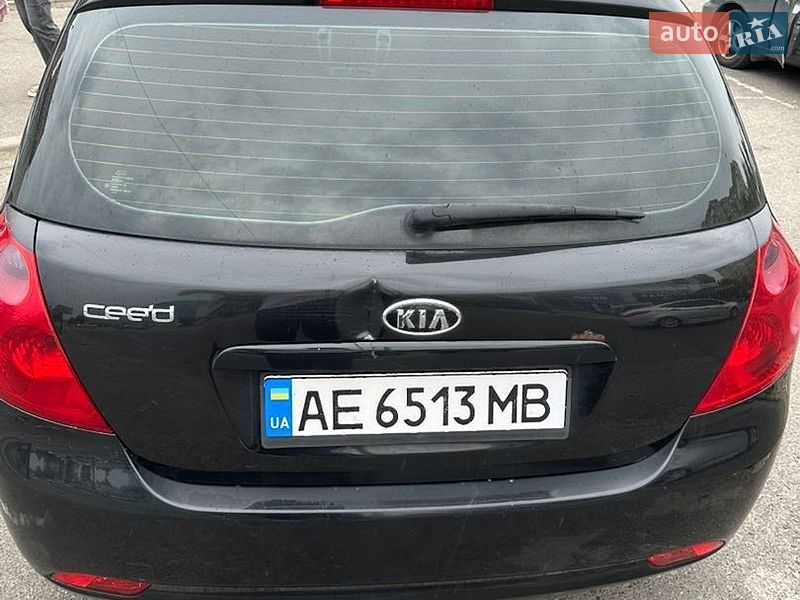Хэтчбек Kia Ceed 2007 в Каменском