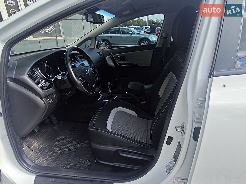 Хэтчбек Kia Ceed 2015 в Киеве
