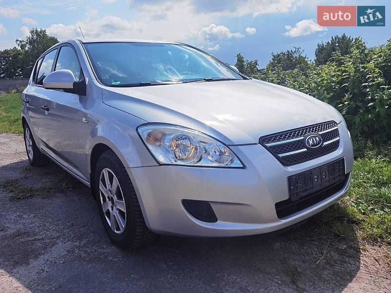 Хэтчбек Kia Ceed 2007 в Сарнах