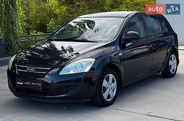 Хетчбек Kia Ceed 2008 в Ужгороді