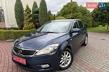 Хэтчбек Kia Ceed 2010 в Луцке