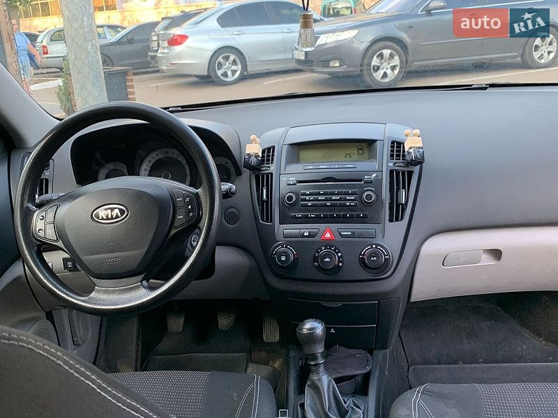 Хэтчбек Kia Ceed 2008 в Черноморске