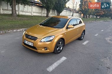 Хэтчбек Kia Ceed 2008 в Каменском