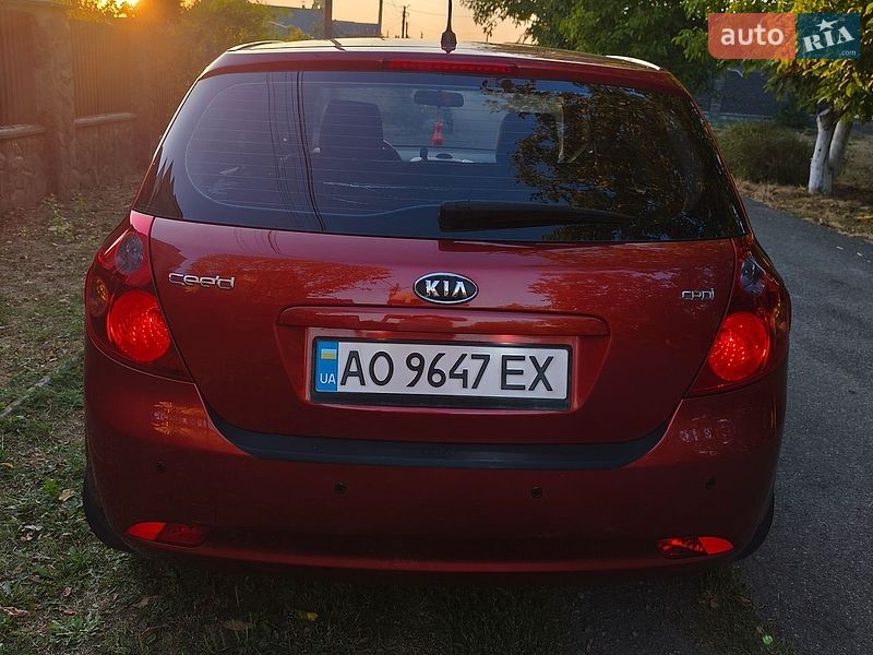Хетчбек Kia Ceed 2008 в Ужгороді