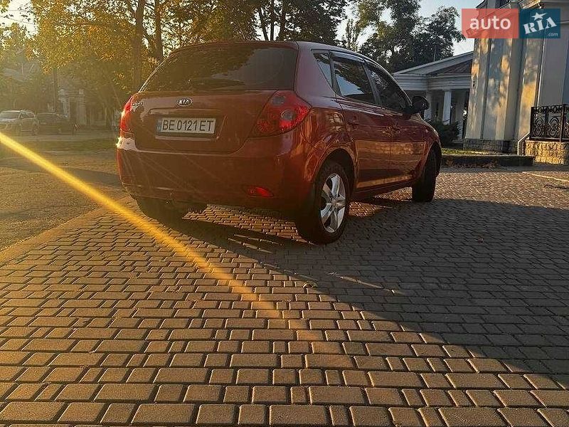 Хэтчбек Kia Ceed 2008 в Николаеве