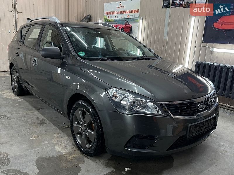 Универсал Kia Ceed 2010 в Луцке