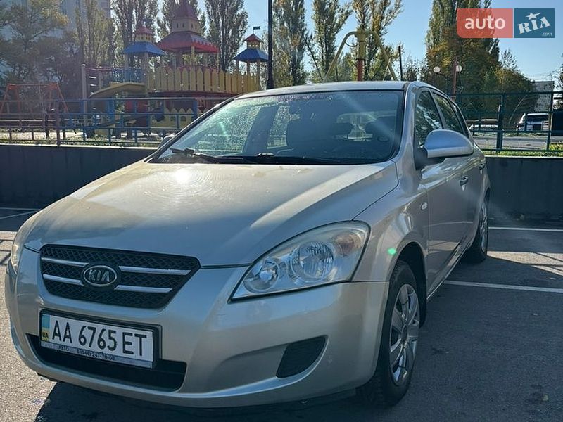 Хэтчбек Kia Ceed 2008 в Киеве